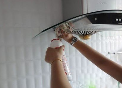 懶人一族們讓油煙機清洗by itself？可以有的！