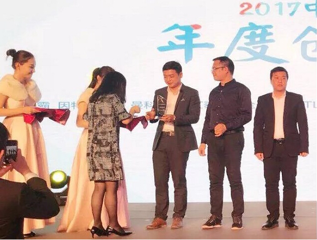 晾衣架品牌榮譽|晾霸獲“2017中國家居行業年度創新品牌”獎