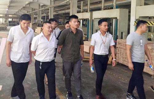 恒大集團蒞臨群升門業(yè)考察，對新型避難間防火門予以肯定