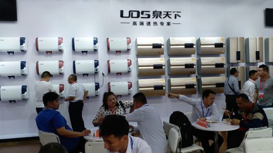 品牌大事|泉天下熱水器攜新品雙速熱熱水器驚喜亮相展會(huì)