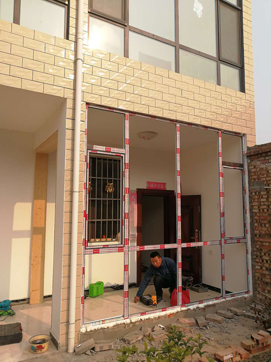 農村自建房封窗戶安裝斷橋鋁門窗，便宜又安全 