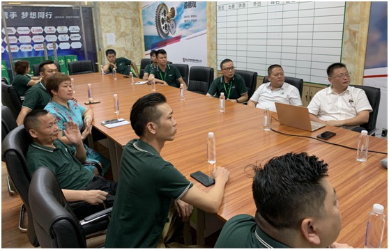 三只兔總裁韓軍一行蒞臨雷諾瓷磚膠參觀考察，初步達(dá)成合作意向